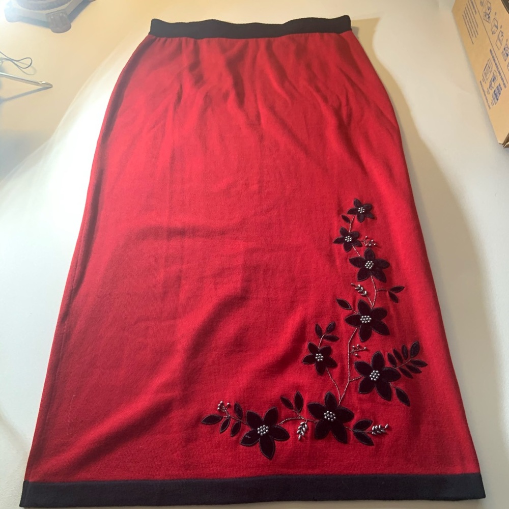NWT Red Sweater Skirt Black Floral Appliqués